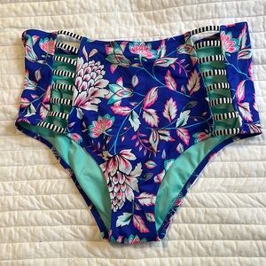 Shade & Shore size M bikini bottom.